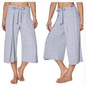 Betsey Johnson | Performance Grey Wide Leg Capri Length Pants |‎ Size XS Women's